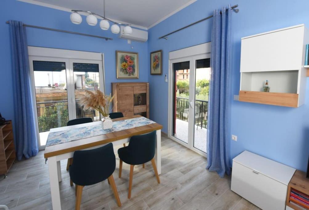 Apartment Blue Kyparissia